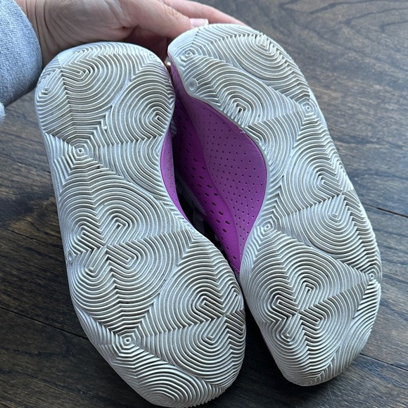 Under Armour Jet 23 Girl's Basketball Shoes Size 3.5Y Vivid Magenta/Gold/White - Picture 4 of 6